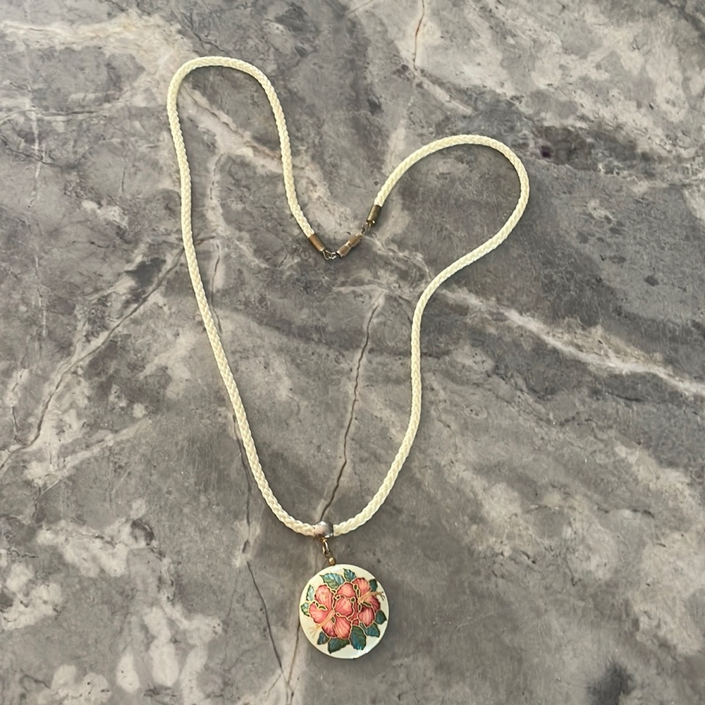 Long pendant necklace